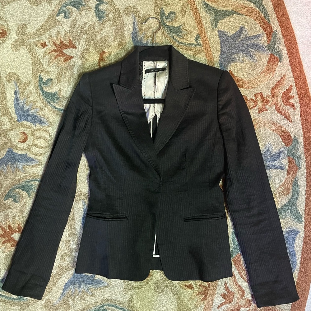 XS Elie Tahari suit jacket black & stripes Light Fitted. Very good condition.